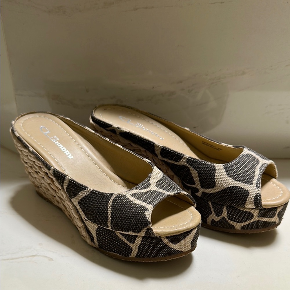 CL by Laundry Black and Cream Wedge Sandals with Giraffe Print